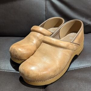 Dansko Slip On Tan Clogs Size 43 Wide